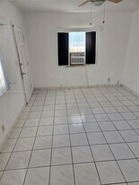 1708 Plunkett St in Hollywood, FL - Building Photo