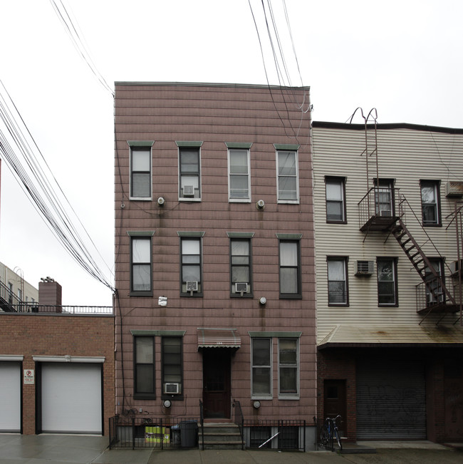 184 Jackson St in Brooklyn, NY - Building Photo - Building Photo