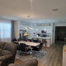 33259 Country House Dr in Sorrento, FL - Building Photo - Building Photo