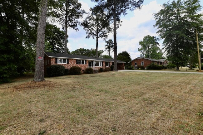 property at 1912 Dominion Dr