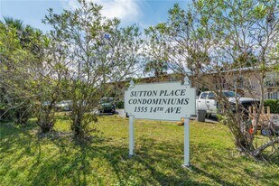 1555 14th Ave, Unit 103 in Vero Beach, FL - Building Photo