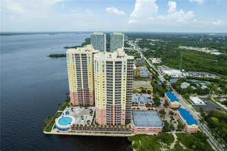2743 First St, Unit NH3-326 in Ft. Myers, FL - Building Photo - Building Photo