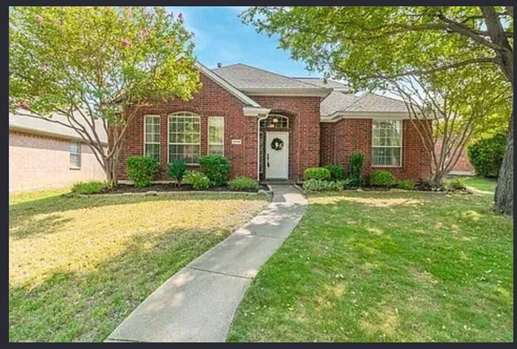2716 Zoeller Dr in Plano, TX - Building Photo