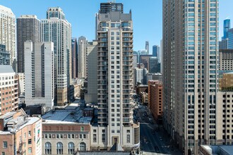 The Caravel in Chicago, IL - Building Photo - Building Photo