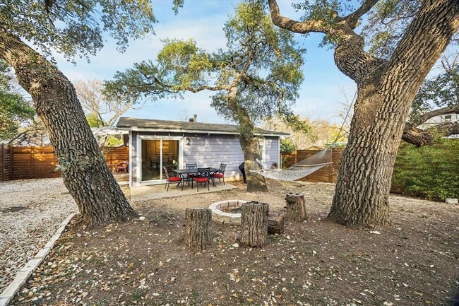 211 Lessin Ln in Austin, TX - Building Photo - Building Photo