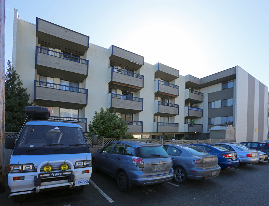 Bethany Court in Victoria, BC - Building Photo