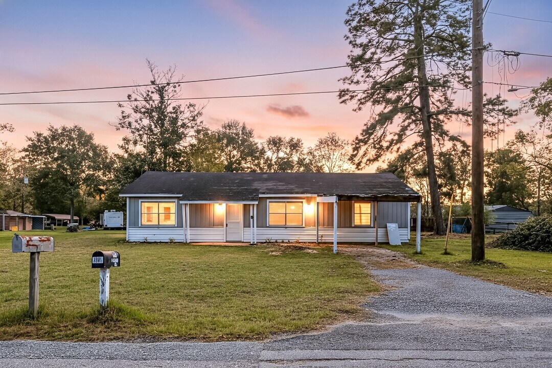 340 Magnolia Dr in Huffman, TX - Building Photo