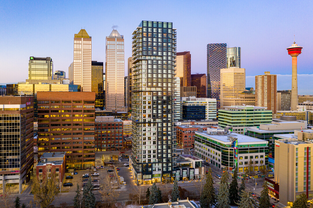 Park Point in Calgary, AB - Building Photo