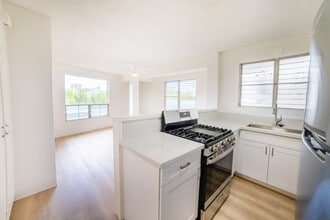 Waikahe in Honolulu, HI - Building Photo - Building Photo