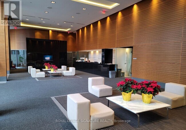 125 Village Green Square in Toronto, ON - Building Photo - Building Photo