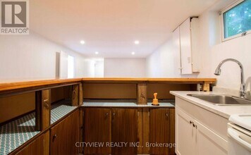 8 Joncaire Pl in Hamilton, ON - Building Photo - Building Photo