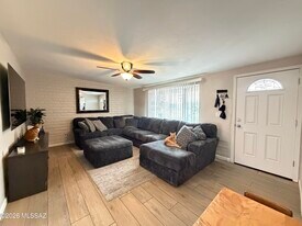 8243 E Escalante Rd in Tucson, AZ - Building Photo