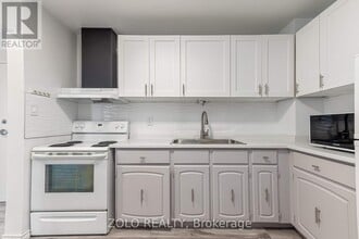 66 Greenview Dr in Kingston, ON - Building Photo - Building Photo