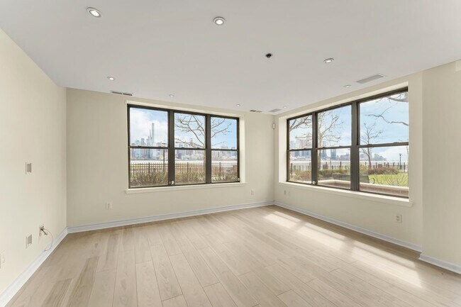 24 Ave at Port Imperial in West New York, NJ - Foto de edificio - Building Photo