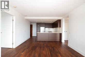 111E 13th St E in North Vancouver, BC - Building Photo - Building Photo