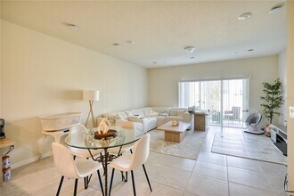 2719 Fetching Trl in Davenport, FL - Foto de edificio - Building Photo