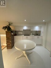 19 Teddington Park Ave in Toronto, ON - Building Photo - Building Photo