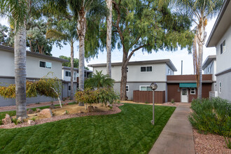 Somerset Place Apartments in Mountain View, CA - Building Photo - Building Photo