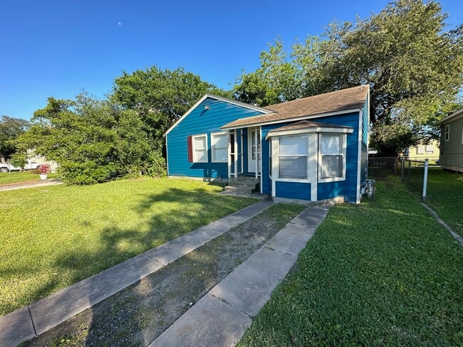 5407 Menard Ave in Galveston, TX - Building Photo - Building Photo