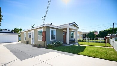 621 Hewitt St in San Fernando, CA - Foto de edificio - Building Photo