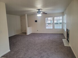 3637 W Babcock Ct in Visalia, CA - Building Photo