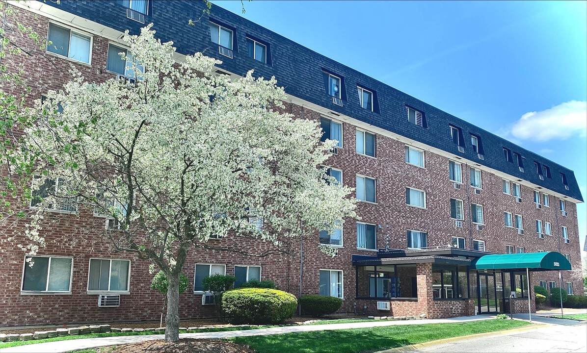 Bartlett Court Apartments in Streamwood, IL - Foto de edificio