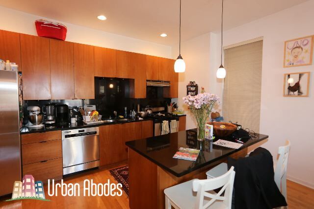 1407 N Wicker Park Ave, Unit 2 in Chicago, IL - Foto de edificio - Building Photo