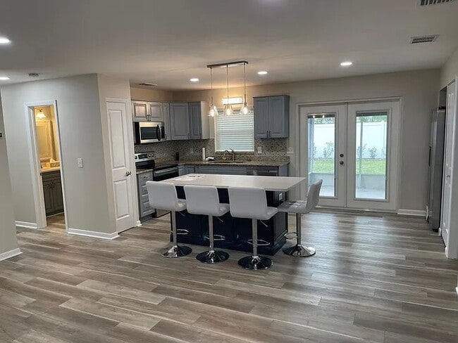 property at 606 N Glen Ave
