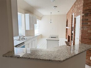 7000 Hillview Dr in Plano, TX - Building Photo - Building Photo