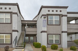 7255 W Sunset Rd in Las Vegas, NV - Building Photo - Building Photo