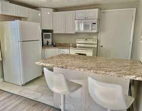 68 Kings Hwy in Hampton, NH - Building Photo - Building Photo