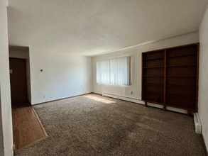 1206 14th Ave S-Unit -9 in Grand Forks, ND - Foto de edificio - Building Photo