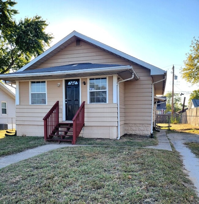 450 Hamilton Ave in Wood River, IL - Building Photo - Building Photo