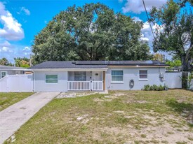 4210 E Sandalwood Cir S in Tampa, FL - Building Photo