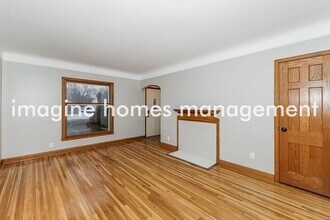 5927 Chicago Ave in Minneapolis, MN - Foto de edificio - Building Photo