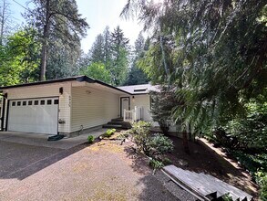 6935 SE 122nd Ave in Portland, OR - Building Photo - Building Photo