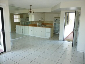 10811 NW 7th St in Miami, FL - Building Photo - Building Photo