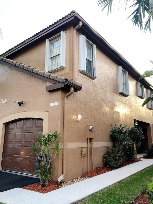 property at 1372 Veracruz Ln