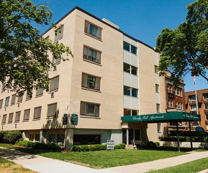 Claridge Hall in Milwaukee, WI - Foto de edificio