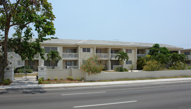 Bahama Garden Building 3 in Coral Gables, FL - Foto de edificio - Building Photo