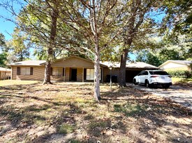 3107 Clinton St in Longview, TX - Building Photo