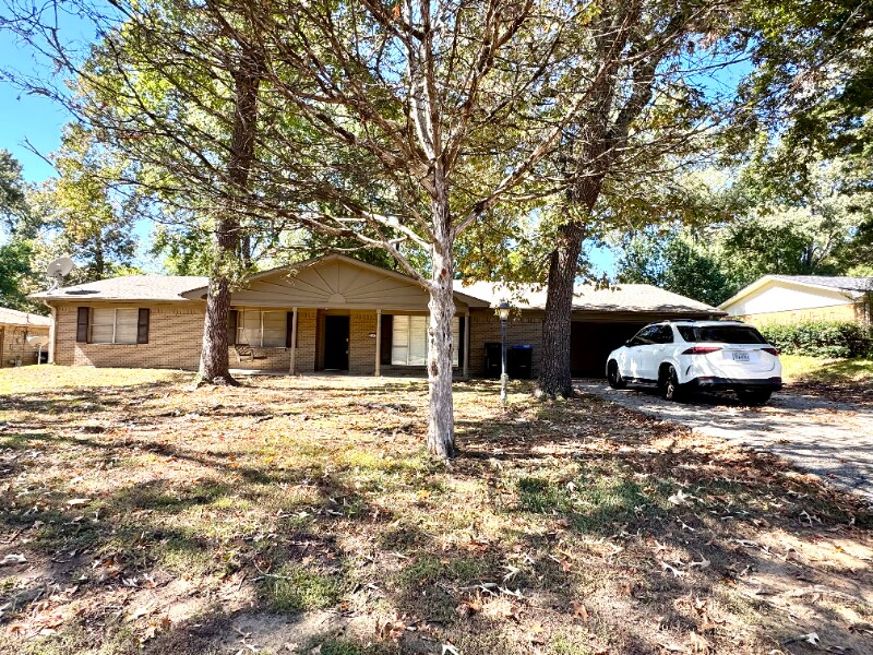 3107 Clinton St in Longview, TX - Building Photo