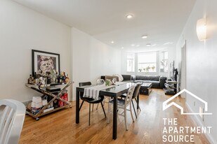 1806 W Grand Ave, Unit 2 in Chicago, IL - Building Photo