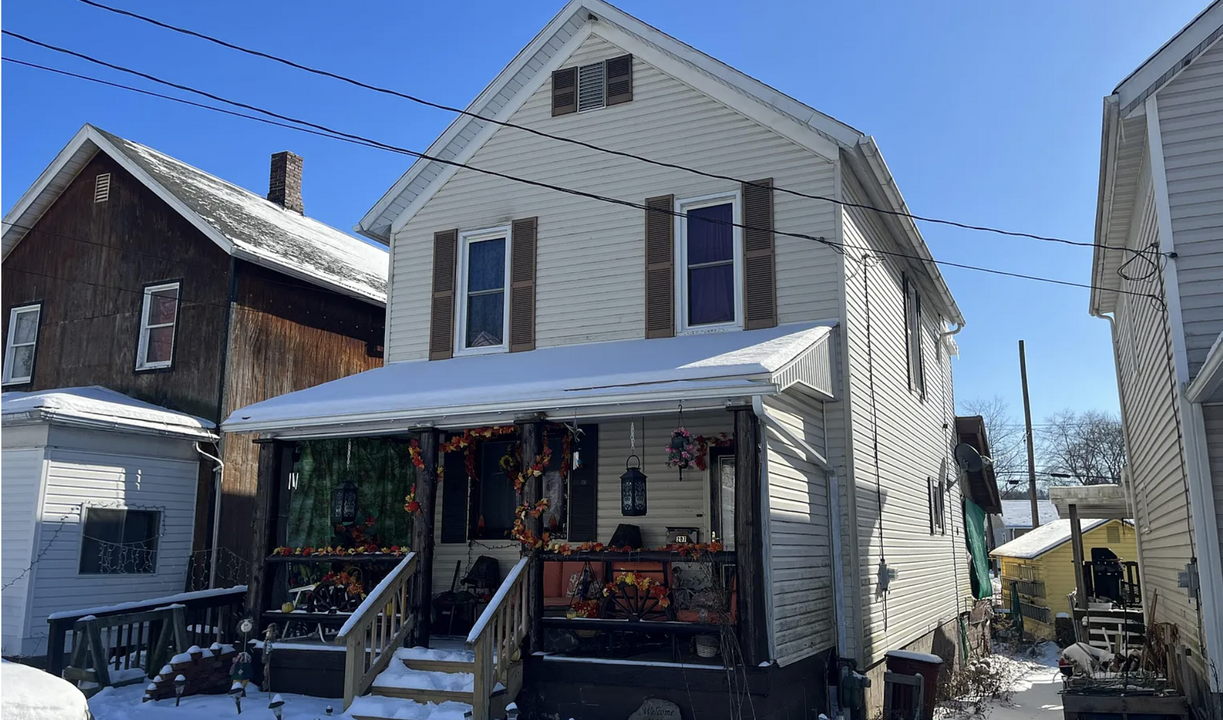 207 Marion Ave in Punxsutawney, PA - Foto de edificio