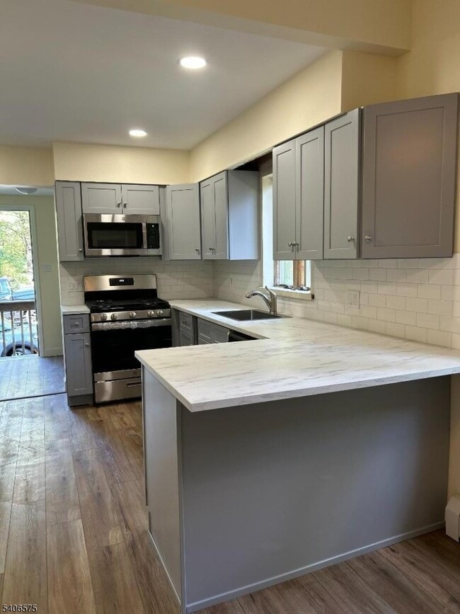 225 E Northfield Rd in Livingston, NJ - Building Photo - Building Photo