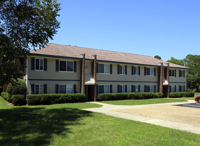 EME Apartments in Charleston, SC - Building Photo - Building Photo