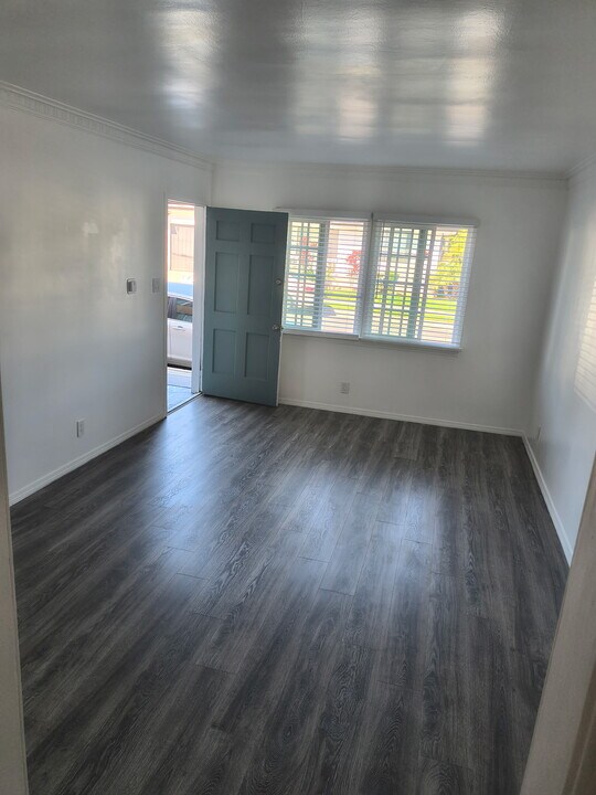 10930 Charnock Rd in Los Angeles, CA - Building Photo