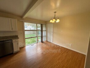 1944 Malcom Dr in Dayton, OH - Building Photo - Building Photo