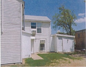 328 Normal St in Denton, TX - Foto de edificio - Building Photo