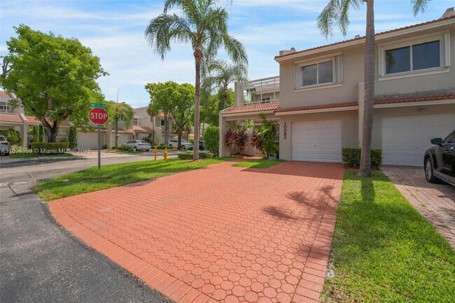 10032 NW 43rd Terrace in Doral, FL - Building Photo - Building Photo